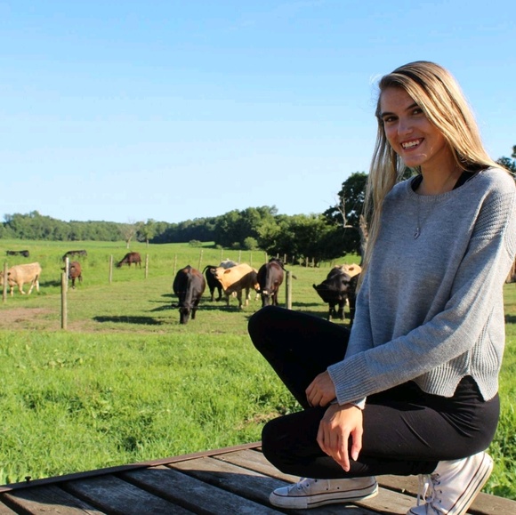 Meet your Posher, Jordyn - Picture 1 of 1